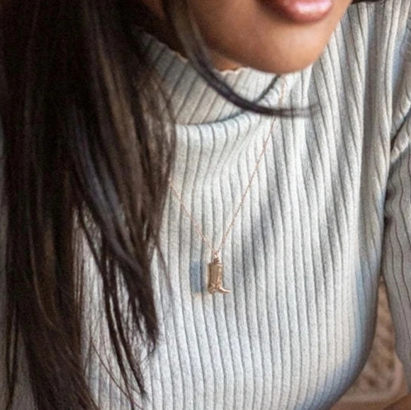 Gold or sliver boot necklace - Picture 4 of 8